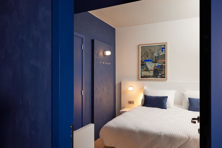 Room 6 of 68