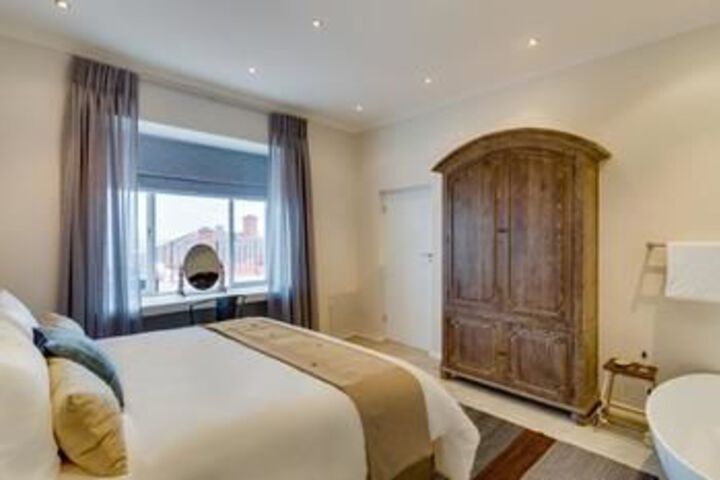 Room 9 of 19