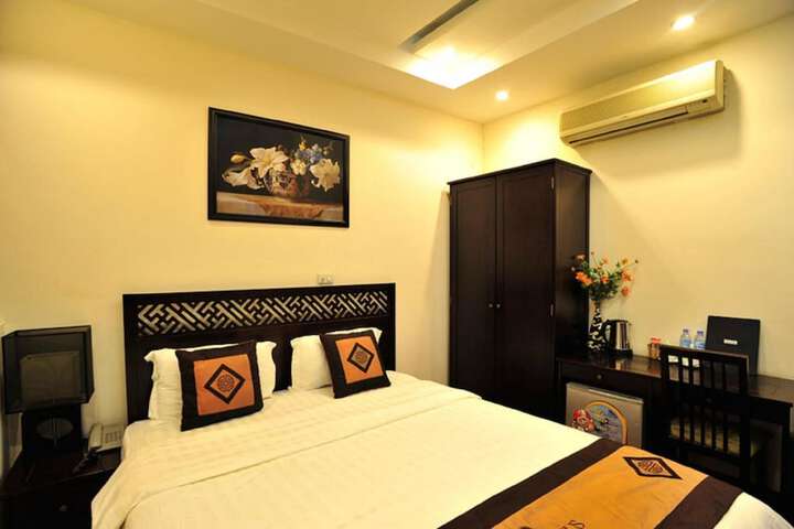 Room 6 of 34
