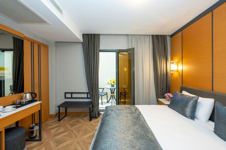 Room 27 of 144