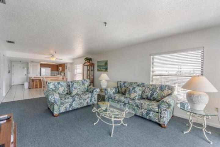 204 Beach Place Condos in St. Petersburg, FL