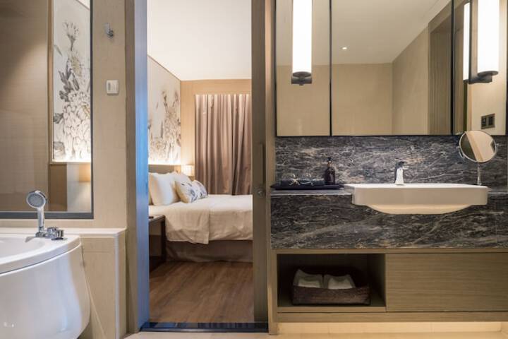 Room 80 of 164