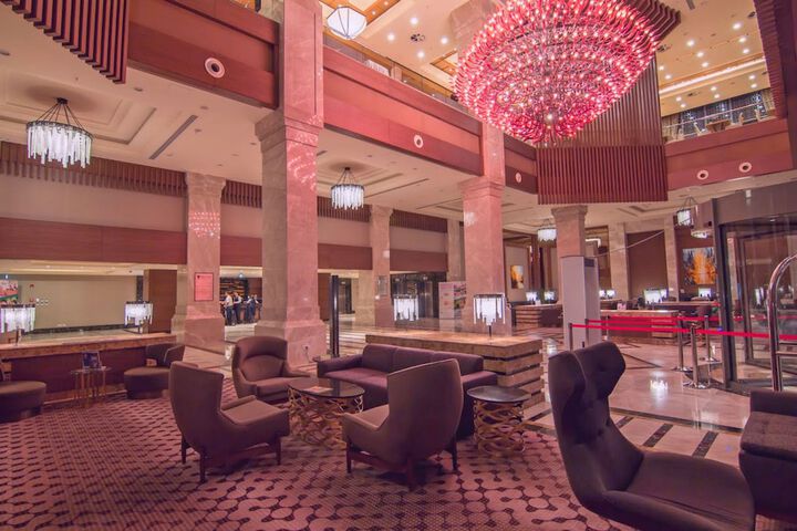 Entrance & Lobby