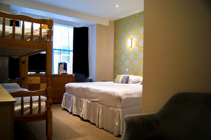 Room 7 of 128