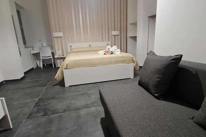 Room 6 of 61