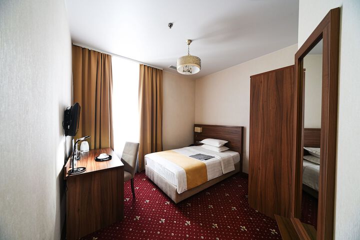 Room 8 of 23