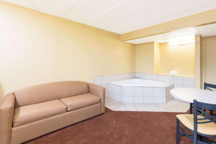 1 King Bed (1 of 10)