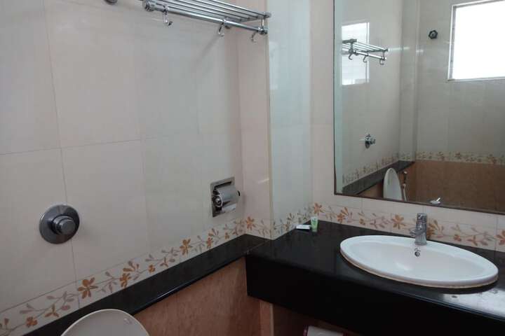 Room 32 of 41
