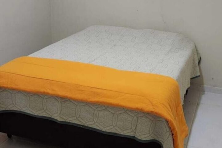 Room 5 of 9