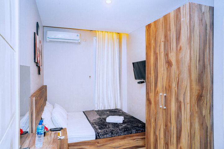 Room 13 of 43