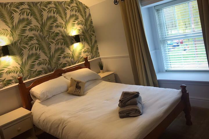 Room 2 of 8