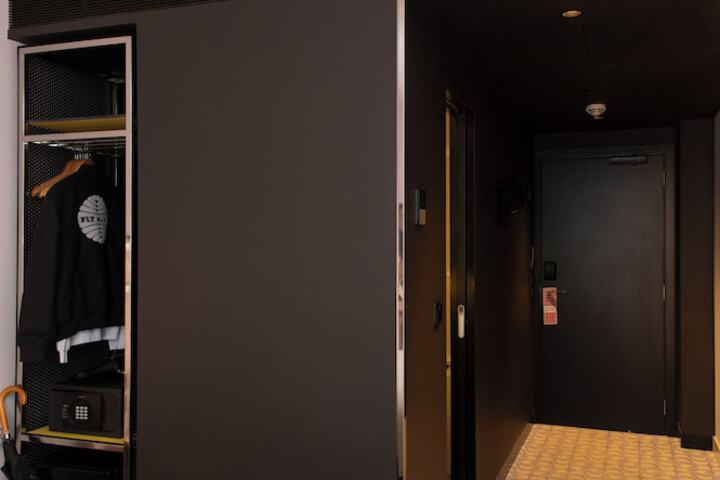 Room 14 of 192