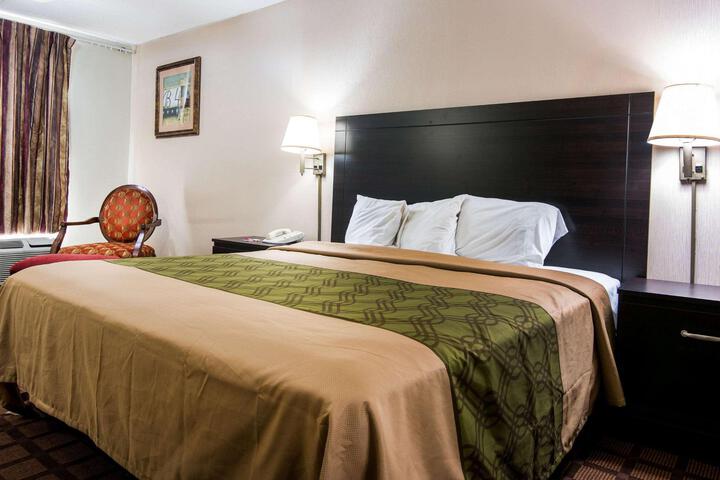 1 King Bed (4 of 5)