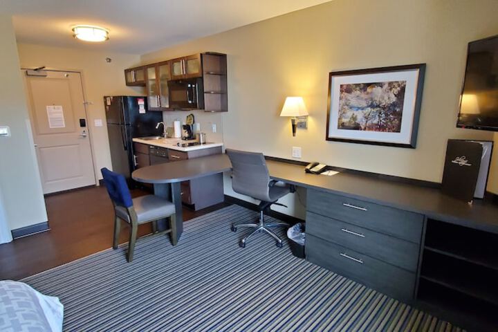 Studio Suite Queen Bed (8 of 17)