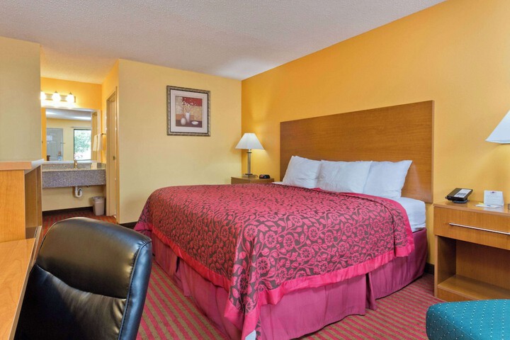 1 King Bed (8 of 22)