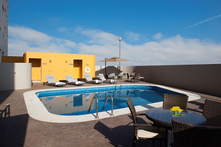 Pool Hotel