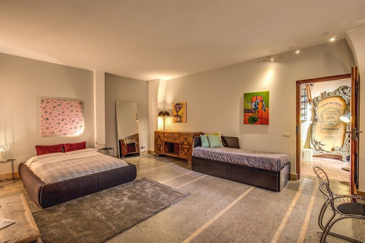 Room 8 of 25