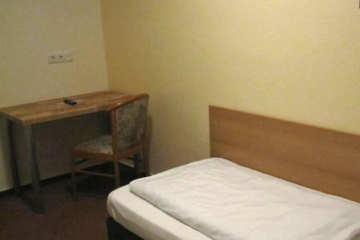 Room 4 of 30