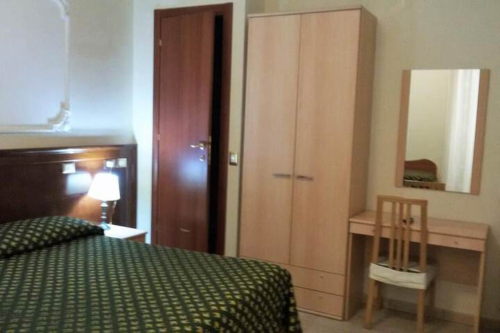 Room 16 of 37