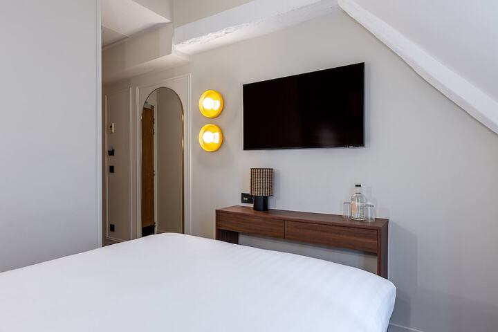 Room 6 of 26