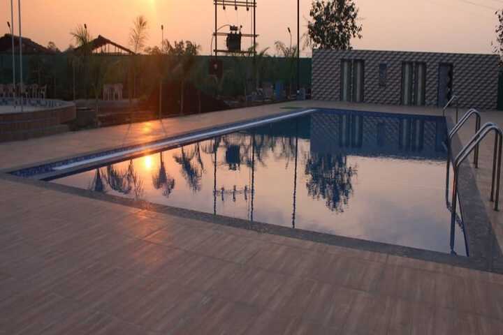 Hotel Metro Palace Resort in Khalapur
