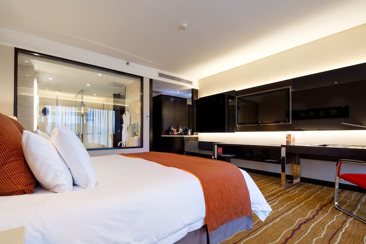 Room 13 of 92