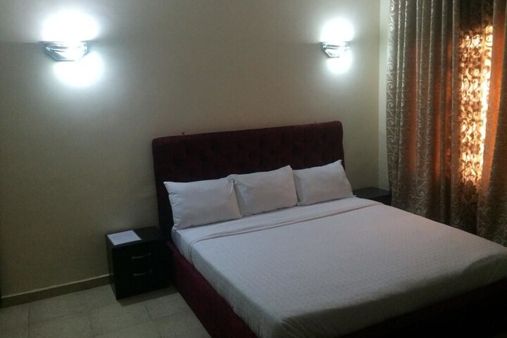 Room 9 of 32