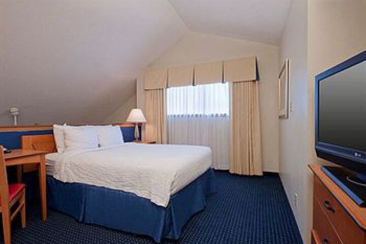 Room 2 of 17