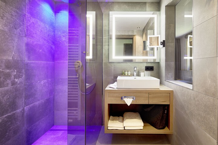 Room 52 of 127