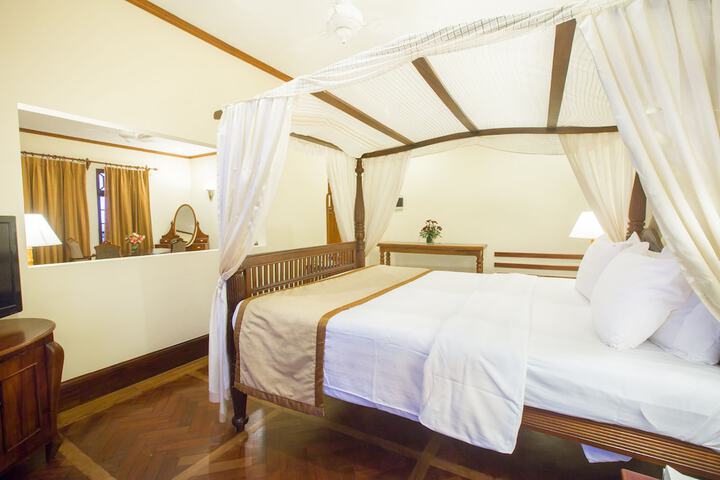 Room 33 of 90