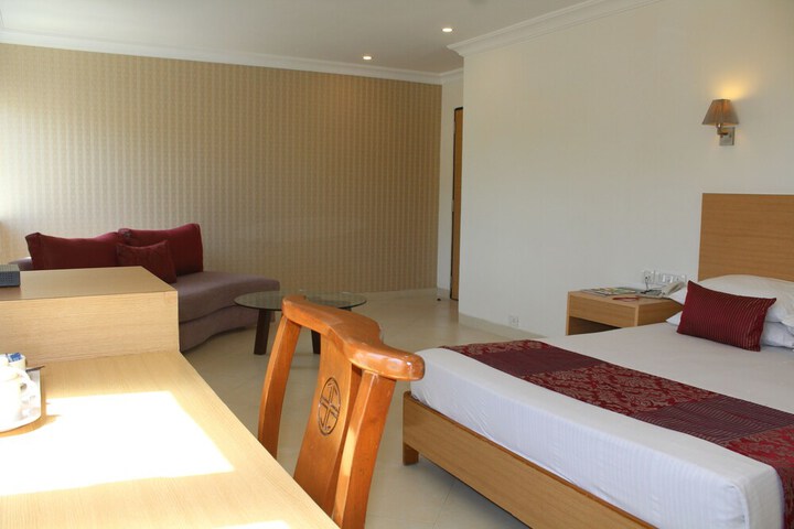 Room 10 of 34