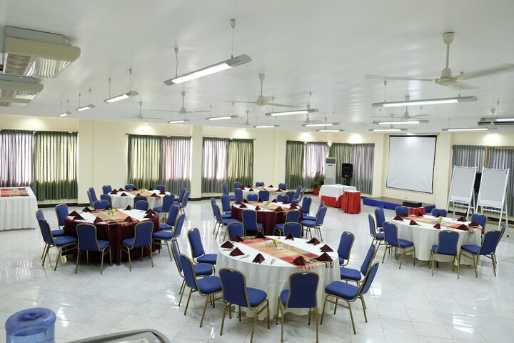 Ballroom/Hall 52 of 96