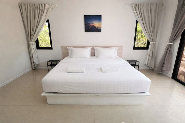 Room 8 of 34