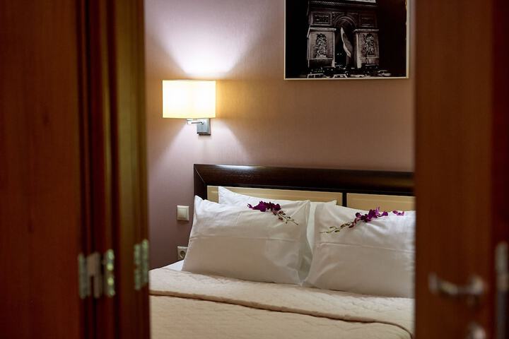 Room 28 of 77