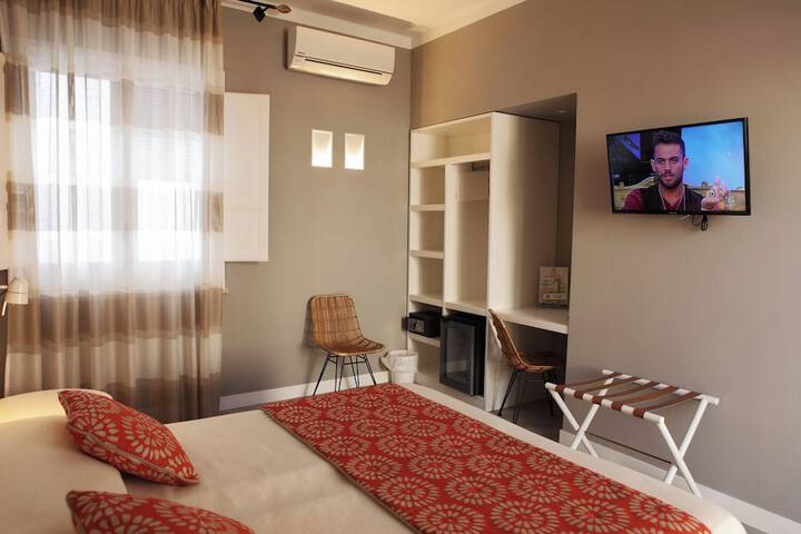 Room 35 of 210