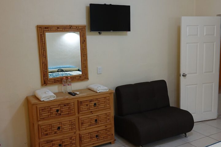 Room 25 of 38