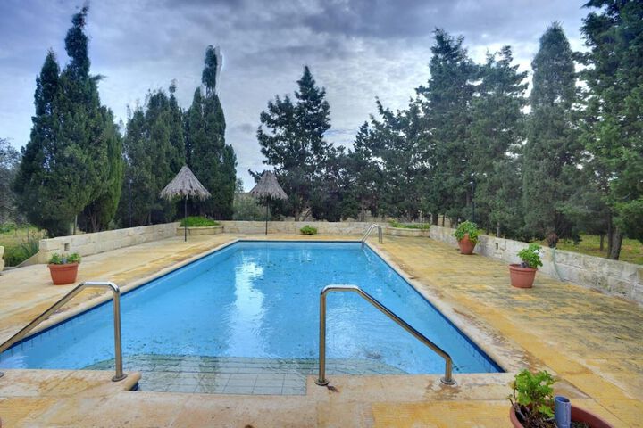 Hotel with Pool