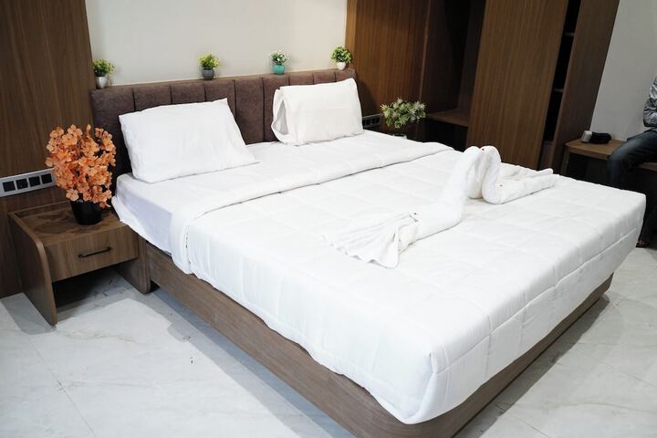 Room 5 of 32