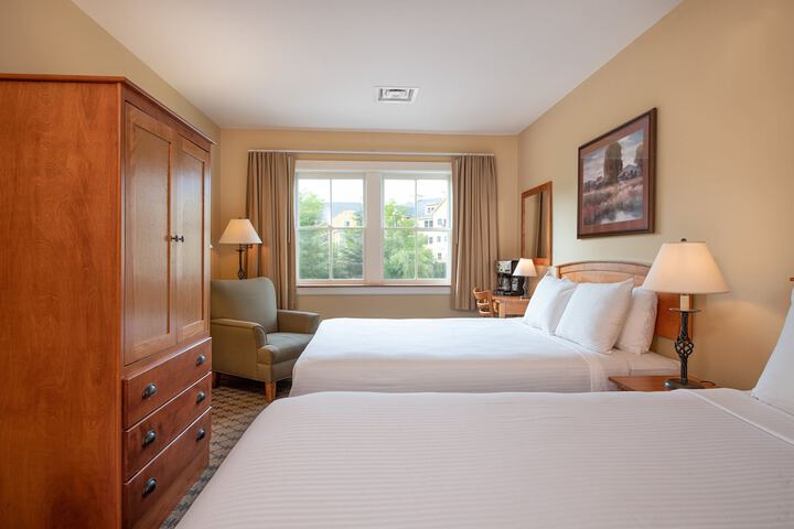 2 Queen Beds (11 of 24)