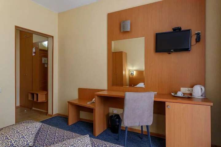 Room 15 of 48