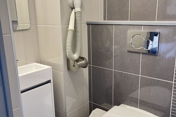 Room 15 of 27