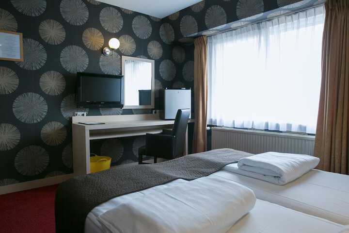 Room 28 of 40