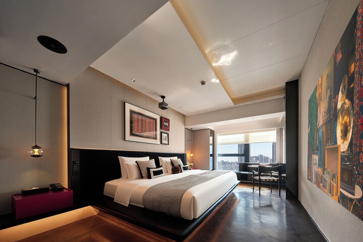Room 21 of 38