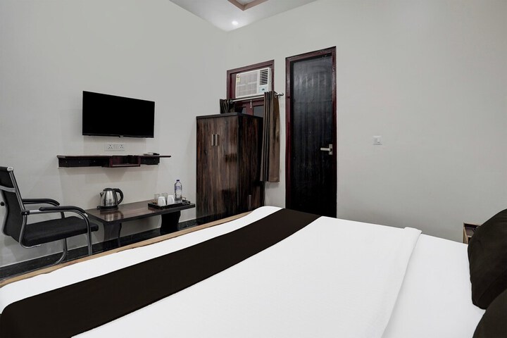 Room 9 of 20