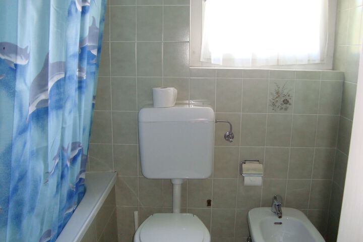 Room 8 of 15