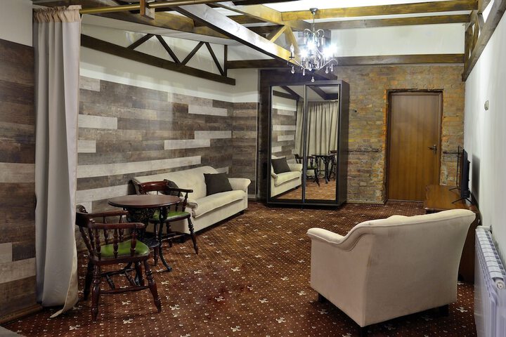 Room 9 of 27