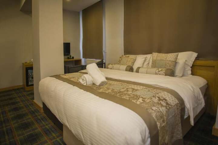 Room 11 of 26