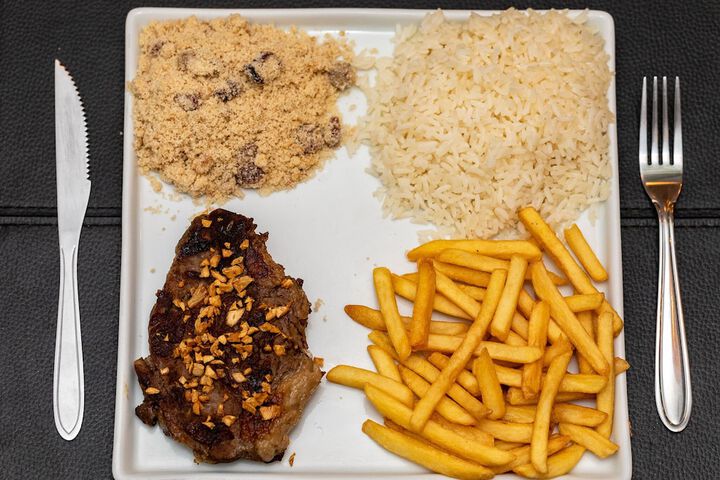 Dining 33 of 52