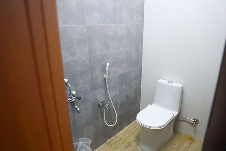 Room 6 of 13