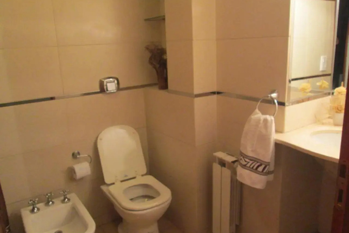 Room 6 of 12